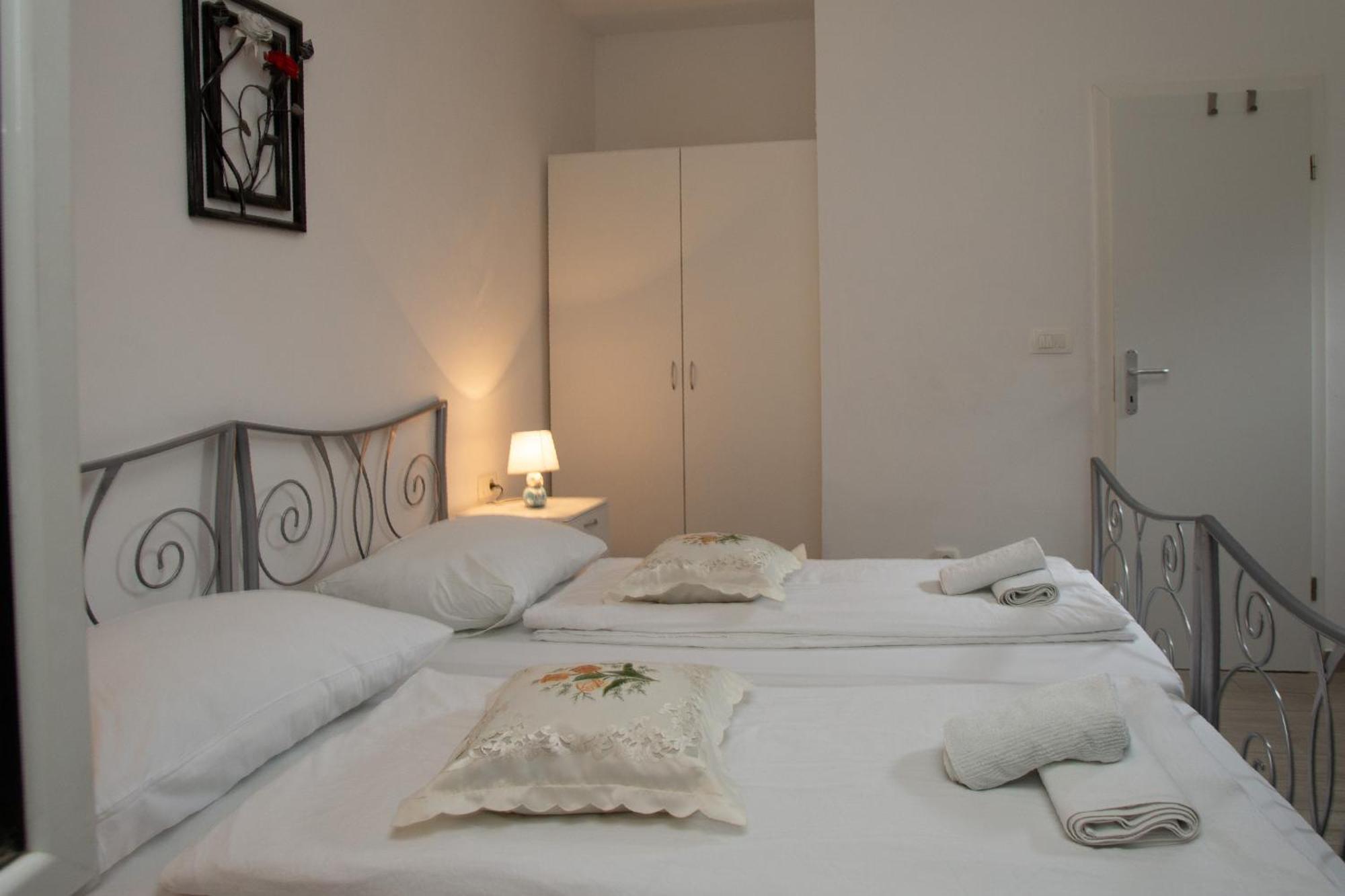 Downtown Spalato Private Rooms ภายนอก รูปภาพ