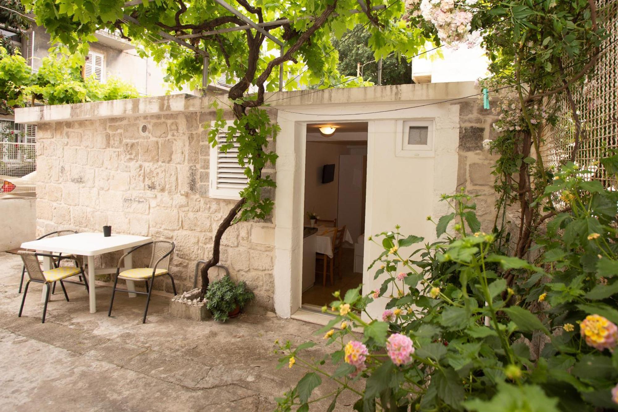 Downtown Spalato Private Rooms ภายนอก รูปภาพ