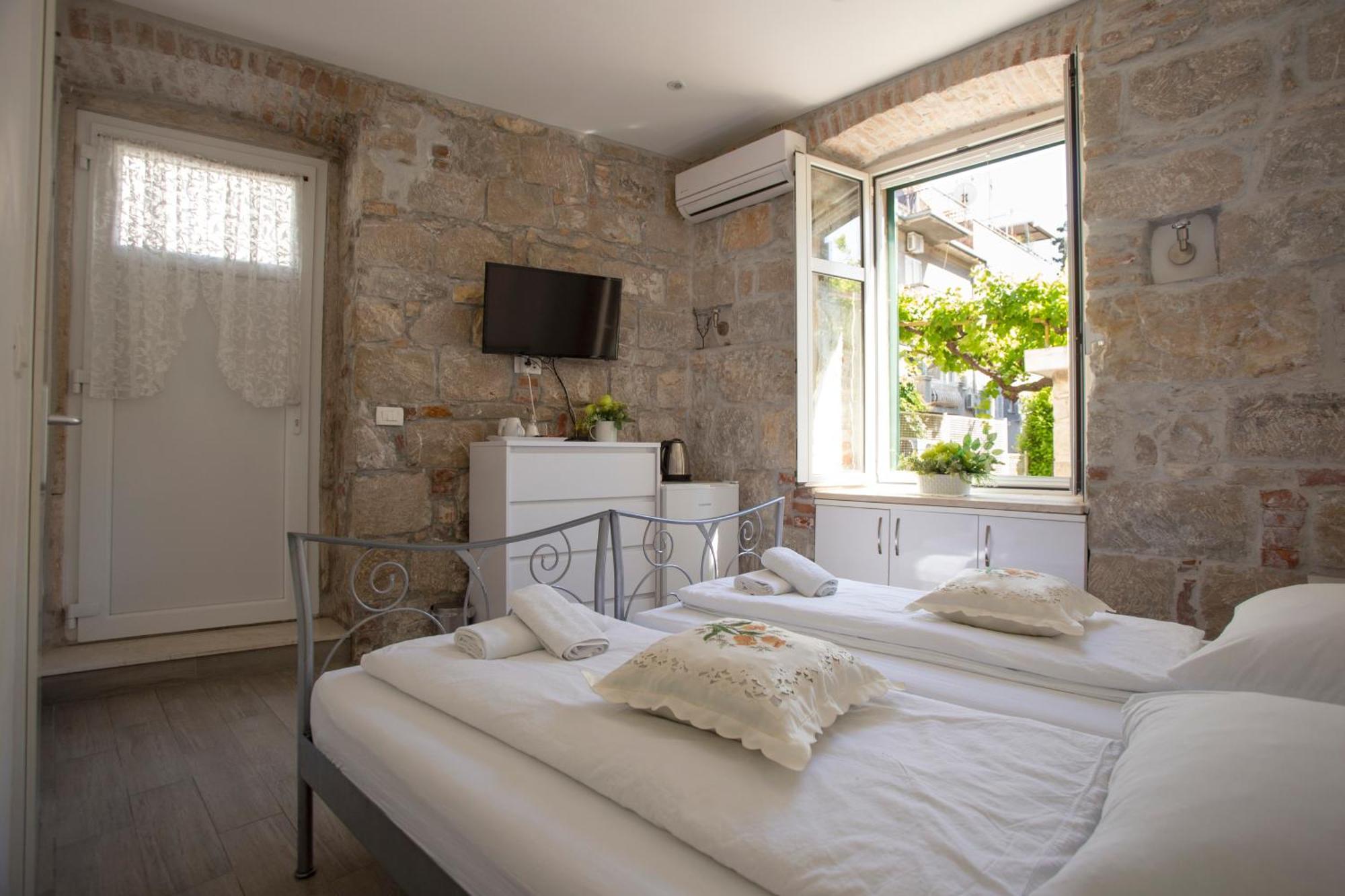 Downtown Spalato Private Rooms ภายนอก รูปภาพ